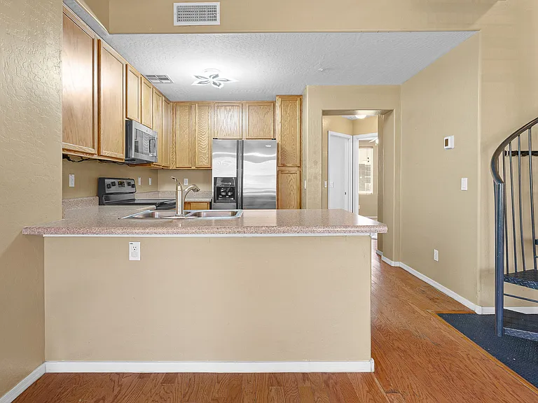 751 N Port Dr — Photo 17