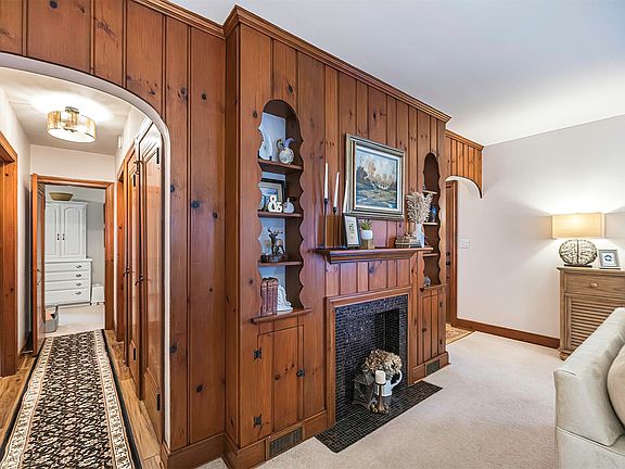4th image of 902 Oakmont Ave