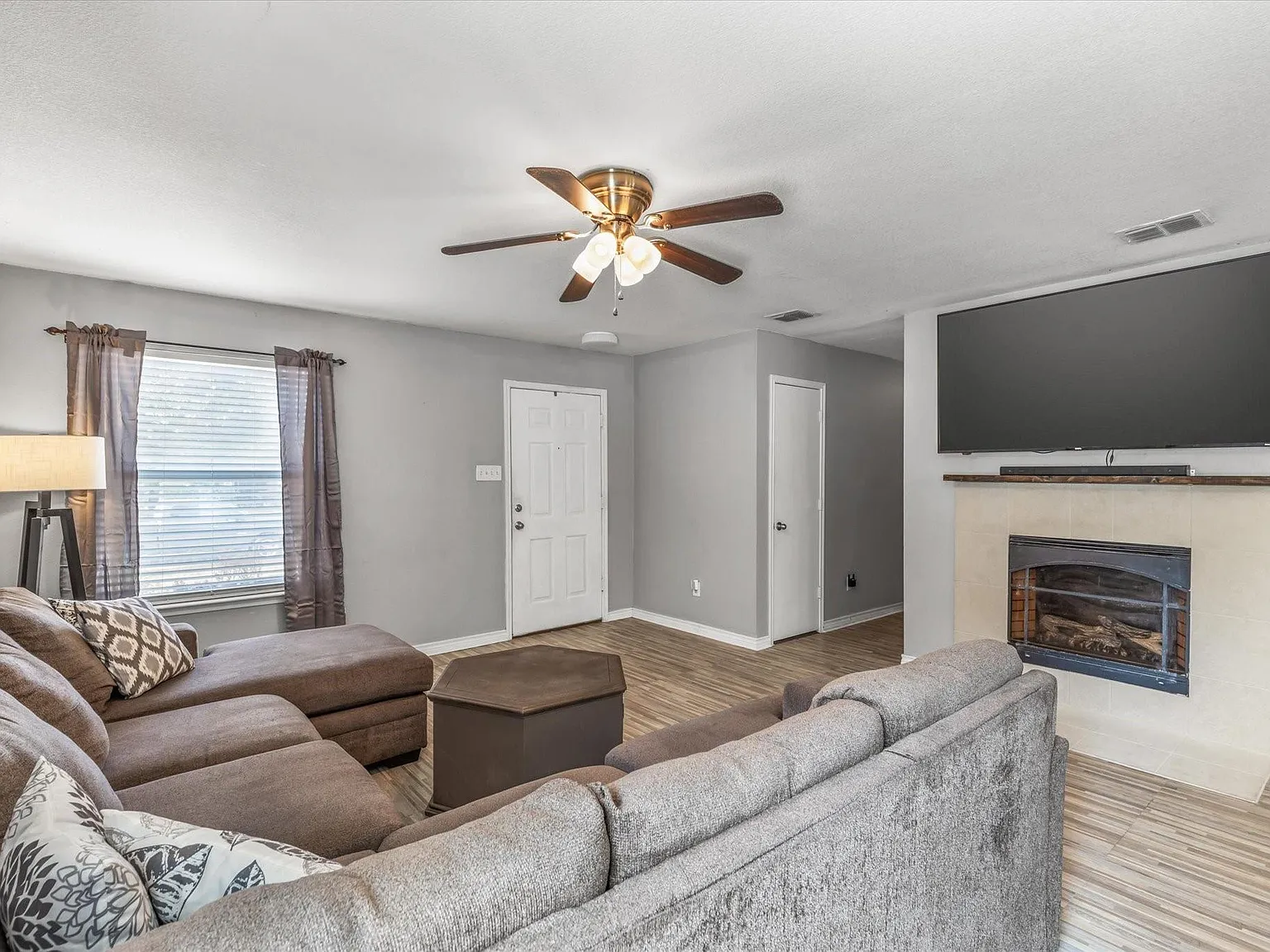 3 bed, 1474 sqft, $1,975 — Photo 4