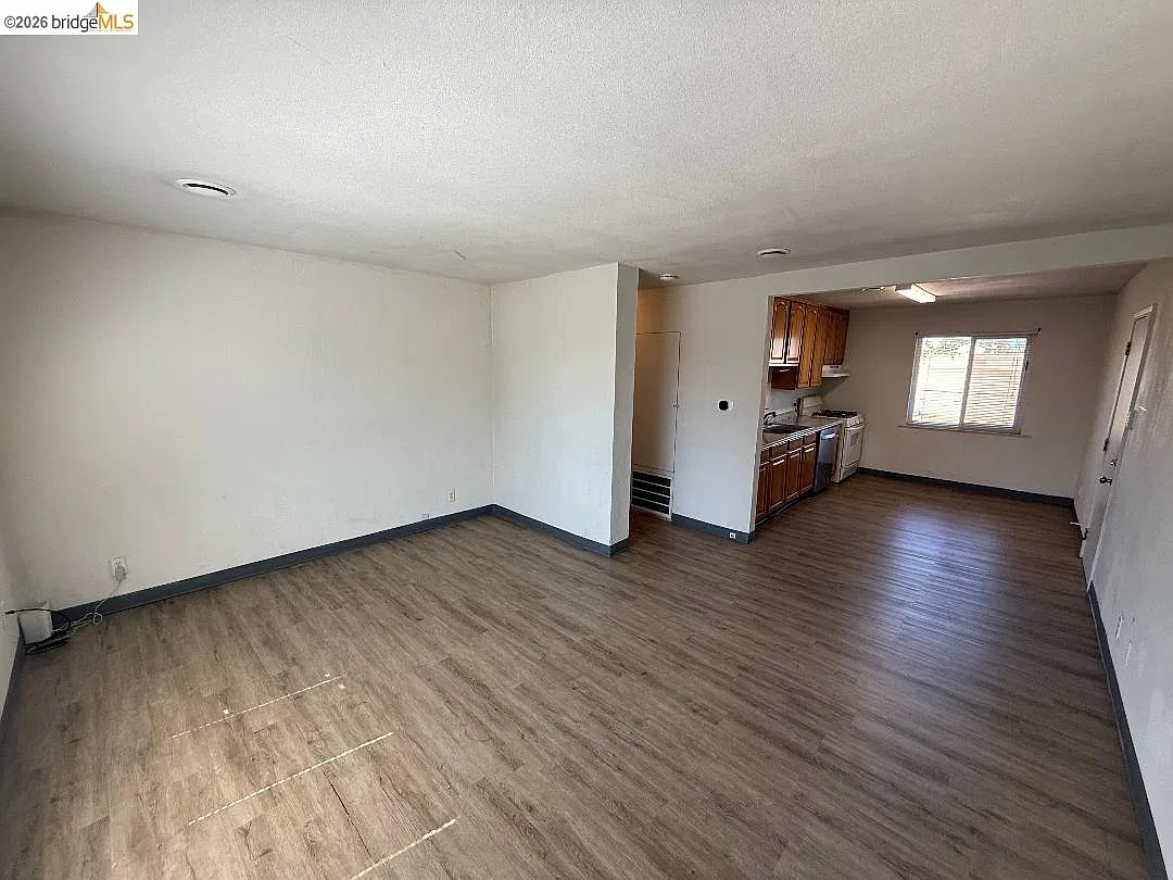 2 bed, 1.0 bath, 850 sqft, $2,450 — Photo 2