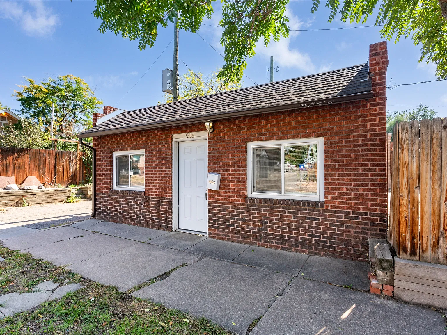 918 E 6TH AVE - - — Photo 4