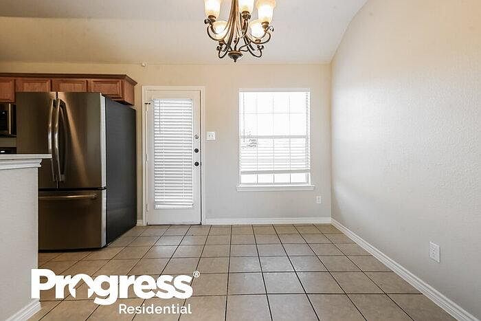 2nd image of 542 Wrayhill Dr