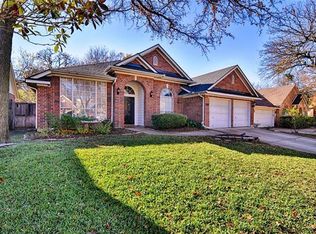 2018 Broadleaf Dr, Arlington, TX 76001