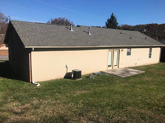 2nd image of 8043 Phyllis Ln