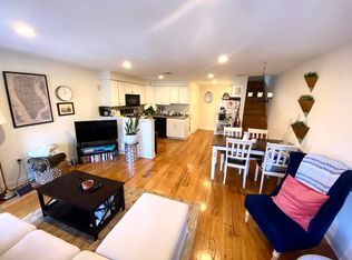 2048B Fairmount Dr, Philadelphia, PA 19130