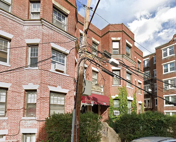 133 Chiswick Rd #B — Photo 1