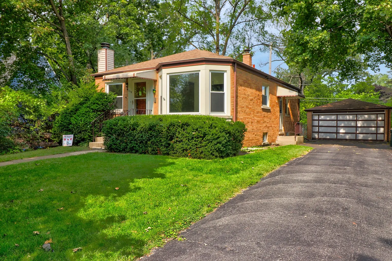 208 N Lakeshore Dr photo 1
