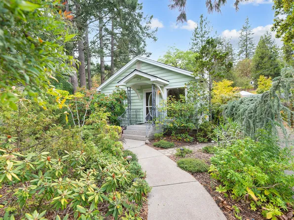 689 Beach St, Ashland, OR 97520