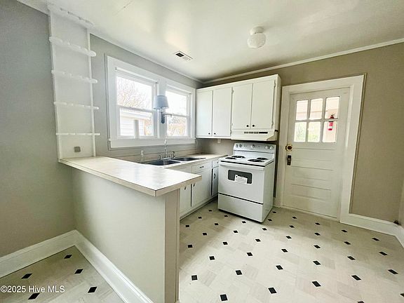 5th image of 803 W Elizabeth St