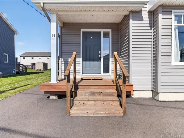 16 Brooklyn St, Moncton, NB E1A 7E8