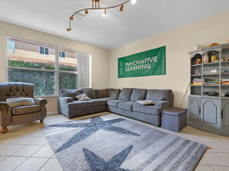 17529 Laurel Grove Ct — Photo 2