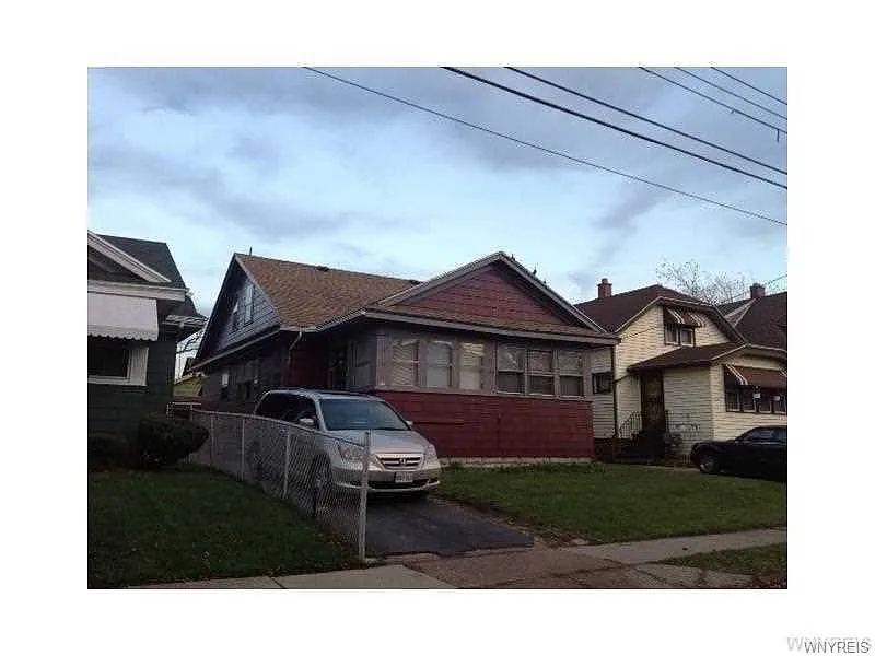 47 Thatcher Ave photo 1