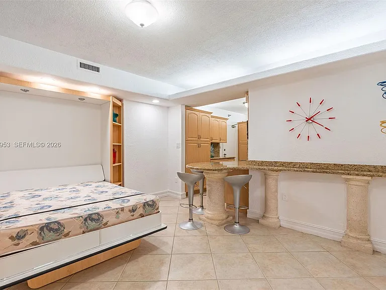 10185 Collins Ave #521 — Photo 7