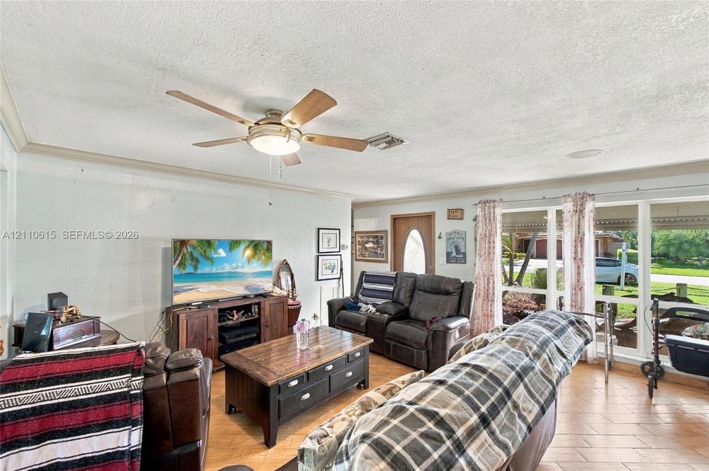 131 SE 12th St, photo 8
