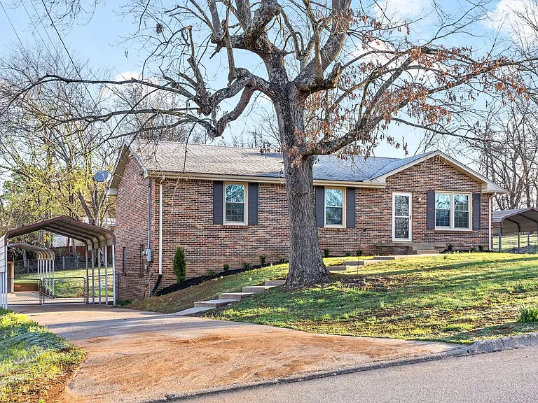 1835 Warren Dr — Photo 3