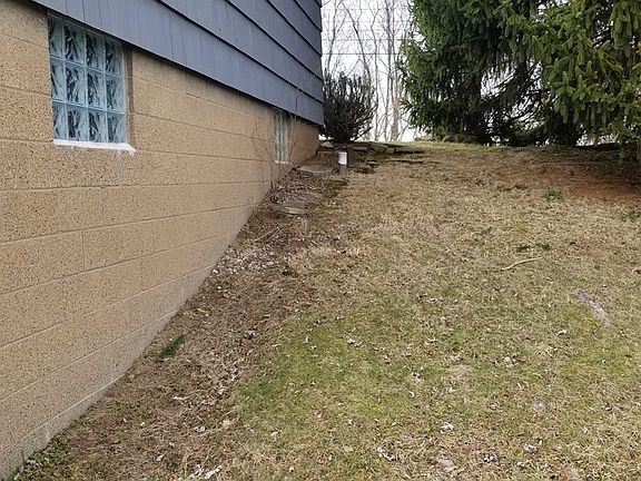 3rd image of 2289 Meadow Dr