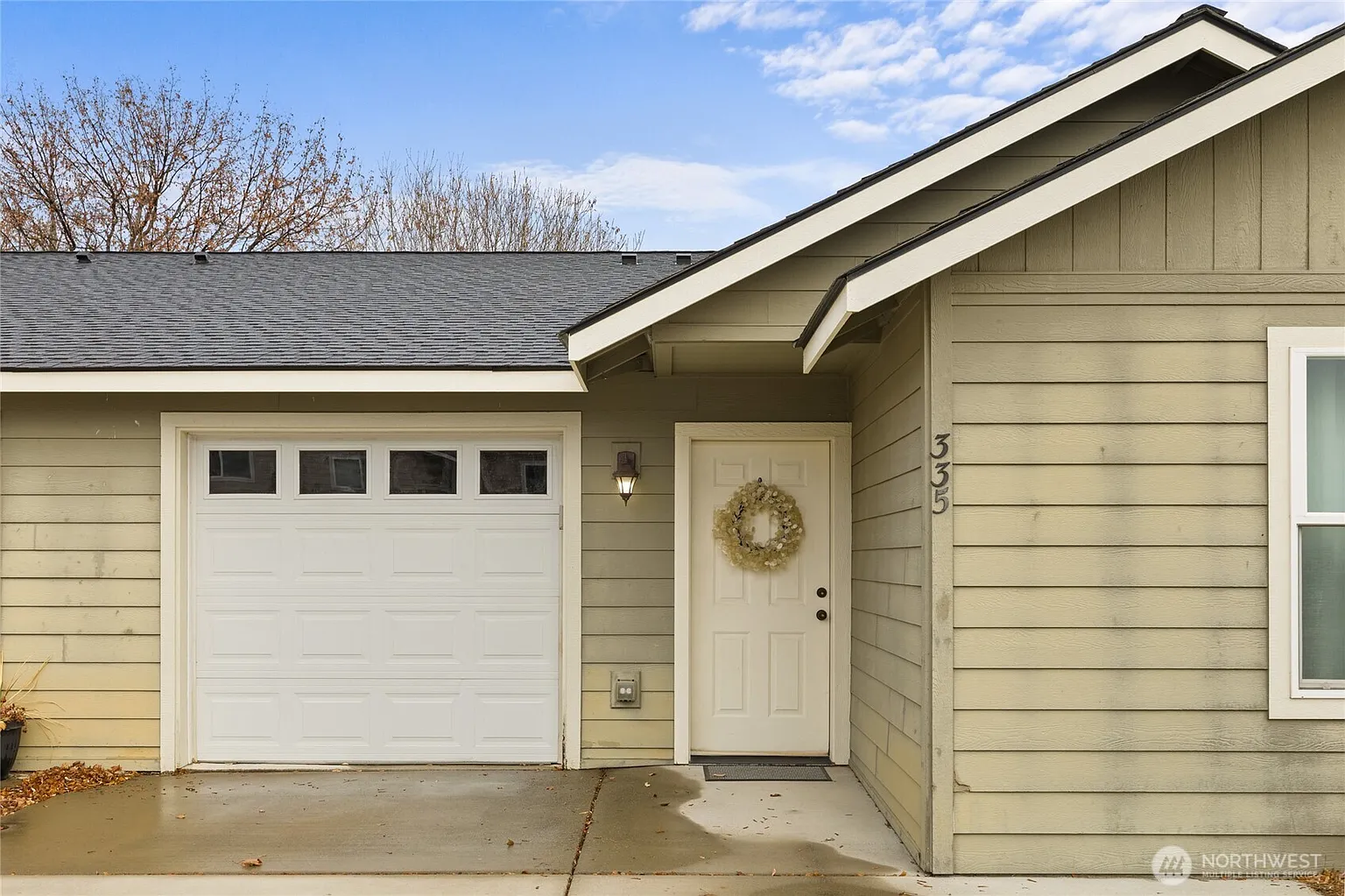 335 Pacific Loop photo 1