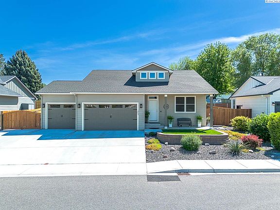3rd image of 1923 W 39th Ave