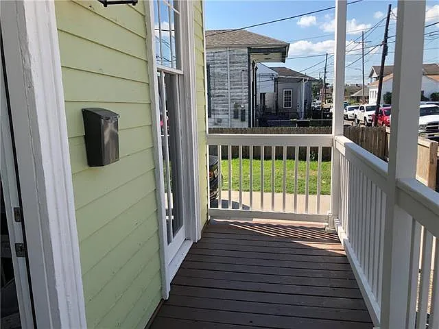 3 bed, 2.0 bath, 1000 sqft, $2,000 — Photo 2