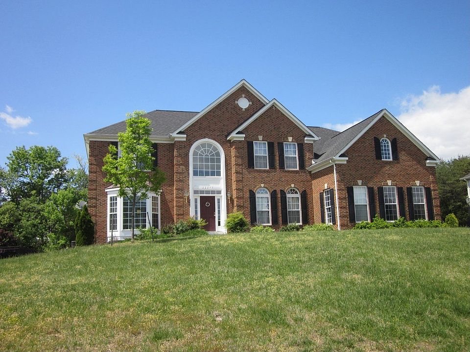 For Sale: 22249 Val Varaita Dr, Ashburn, VA 20148