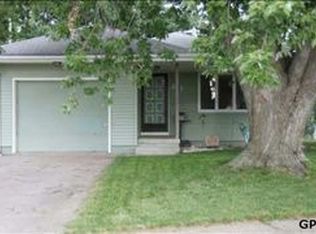 211 Cherokee Dr, Gretna, NE 68028