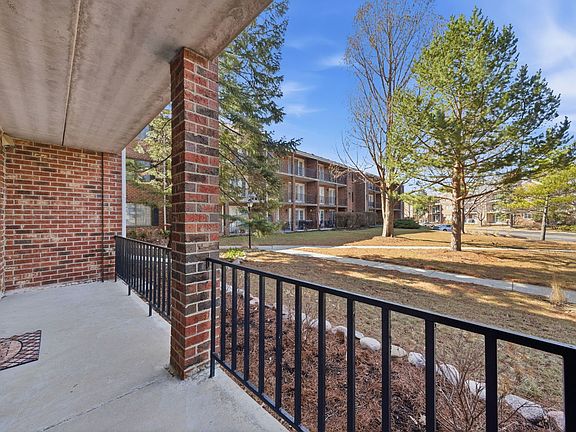 3rd image of 520 Biesterfield Rd APT 122B