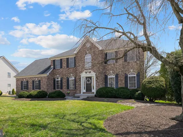 13 Bradley Dr, Wilmington, DE 19803