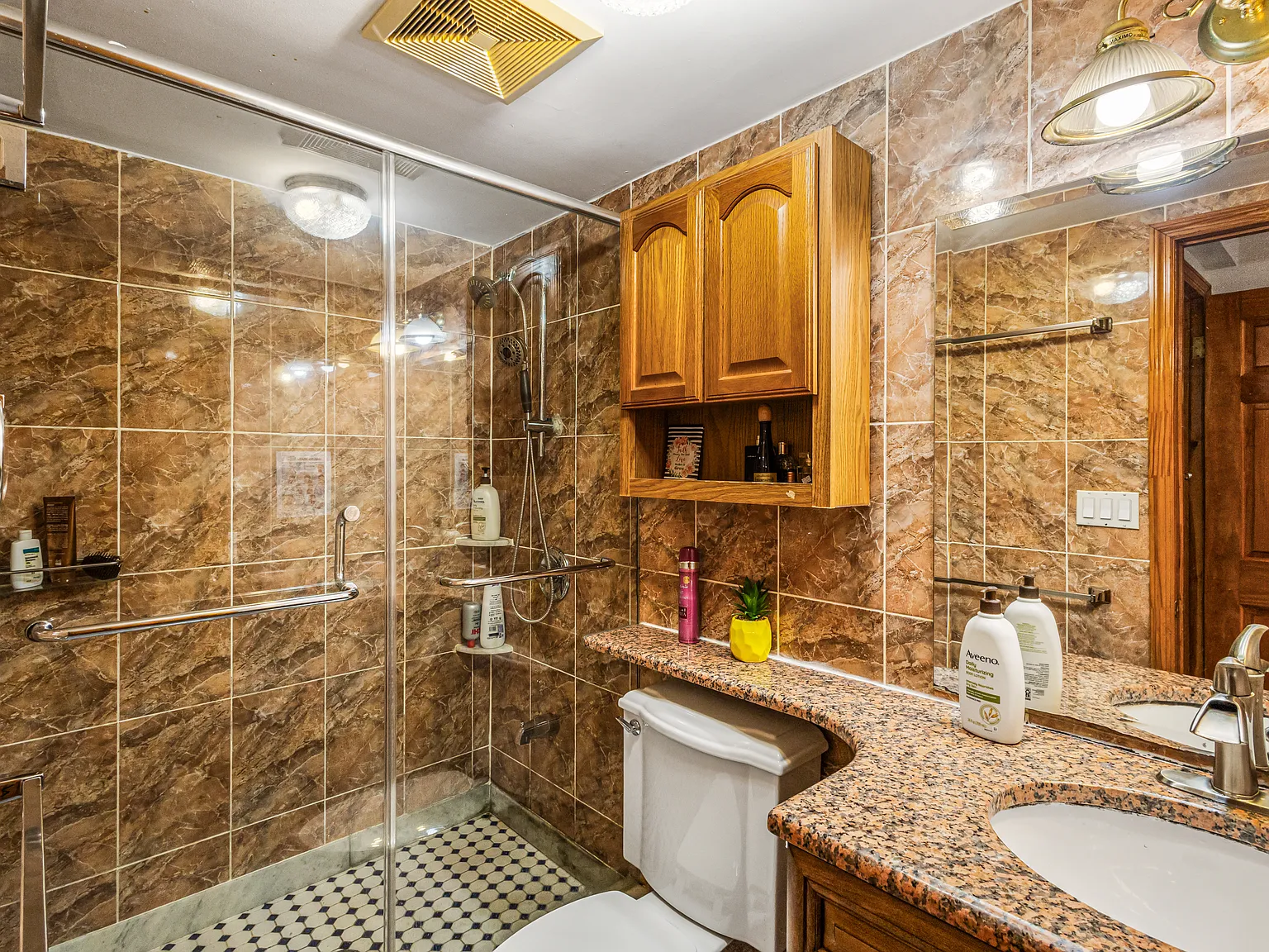 2027 East 34th Street — Photo 4