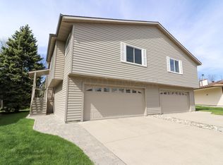 26 Fremont Dr S, Fargo, ND 58103
