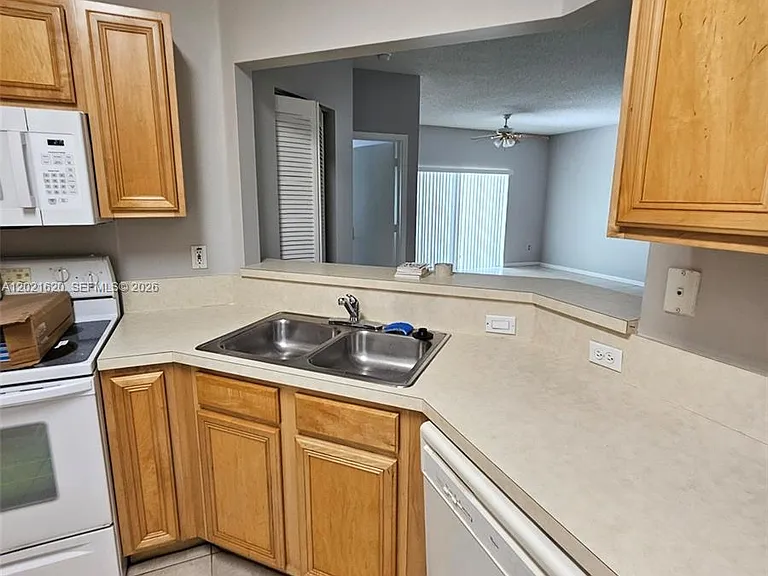 1275 SW 48th Ter #1275 — Photo 12