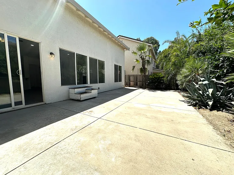 3545 Laguna Ct — Photo 30