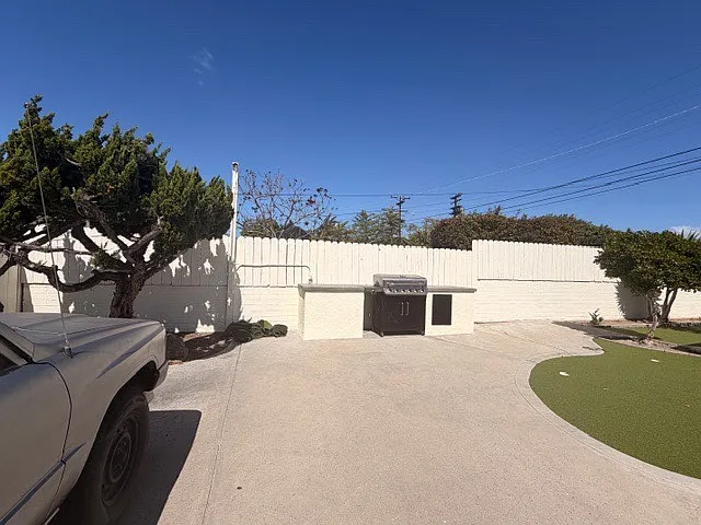 2117 E Division St — Photo 11
