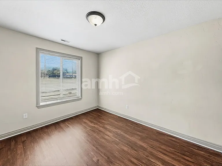 186 W Gate Ln — Photo 12