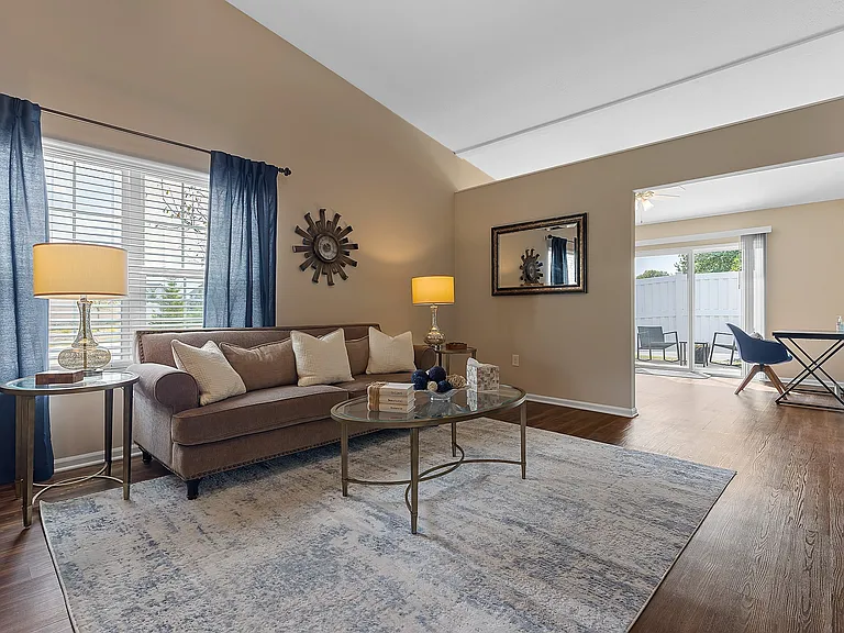 Redwood Perrysburg Woodmont Drive — Photo 17