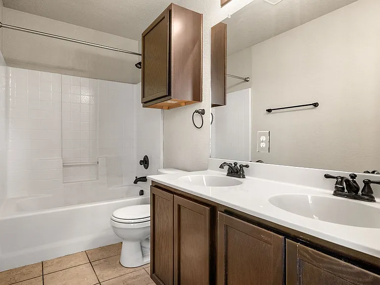 570 Creekside Cir — Photo 13