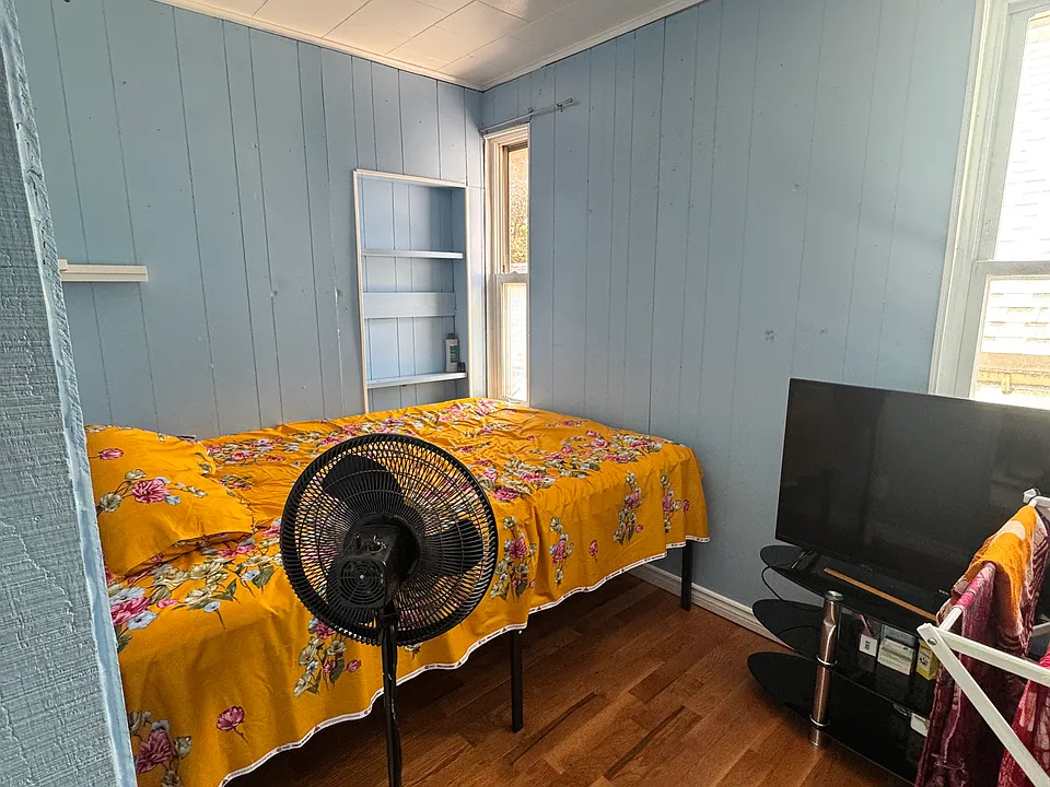 54 Young St #2