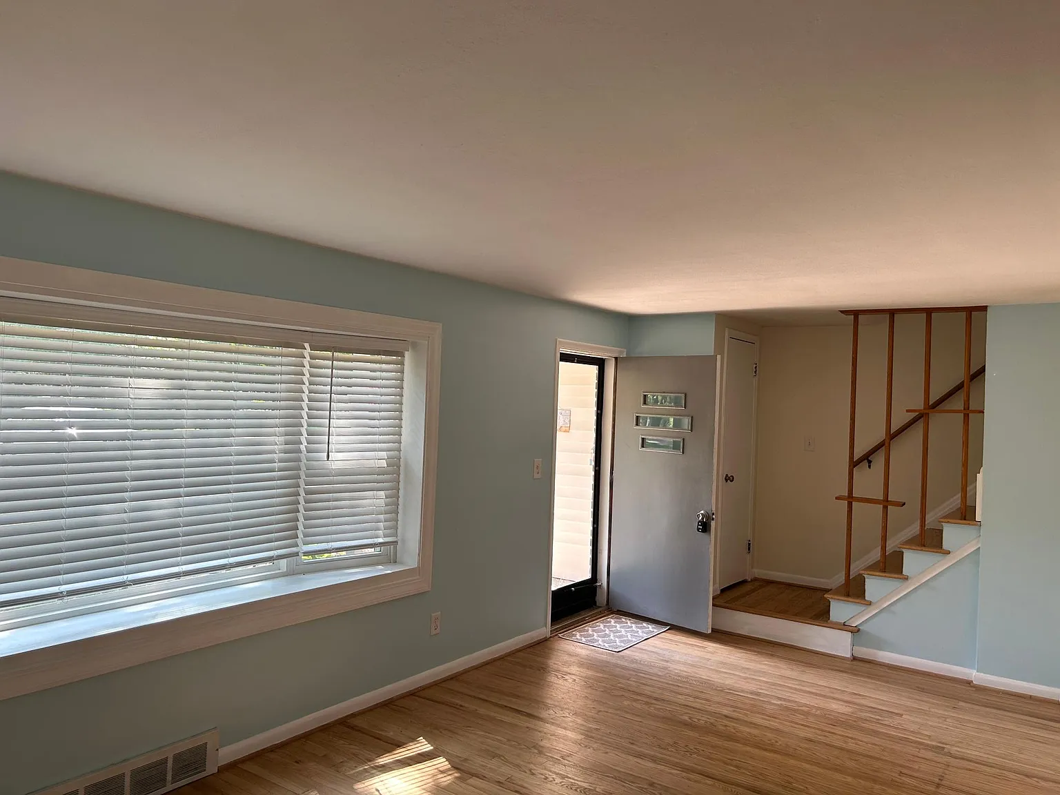 3 bed, 1206 sqft, $2,600 — Photo 2