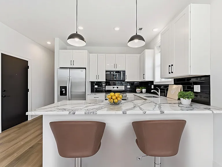 3902 S Lake Park Ave #2 — Photo 8