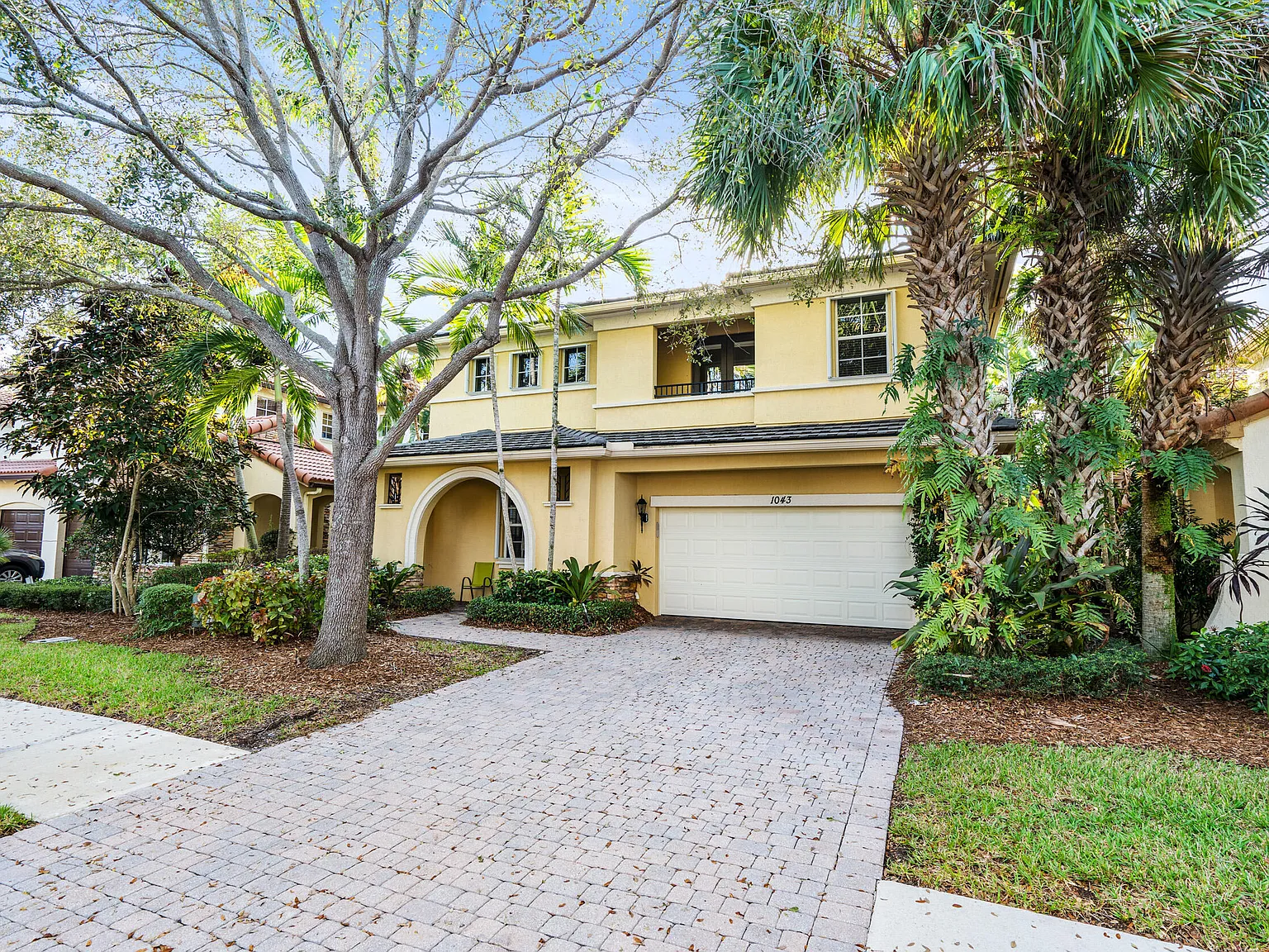 5 bed, 3.5 bath, 3007 sqft, $12,000 — Photo 2