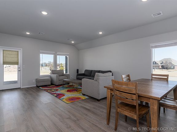 4th image of 28189 E 112th Pl S