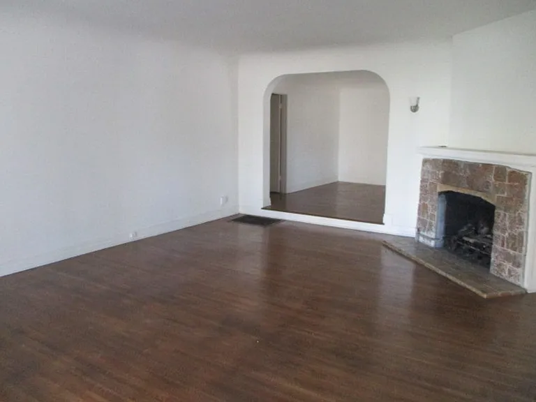 1086 88 Redondo Boulevard 5265 Edgewood Pl — Photo 3