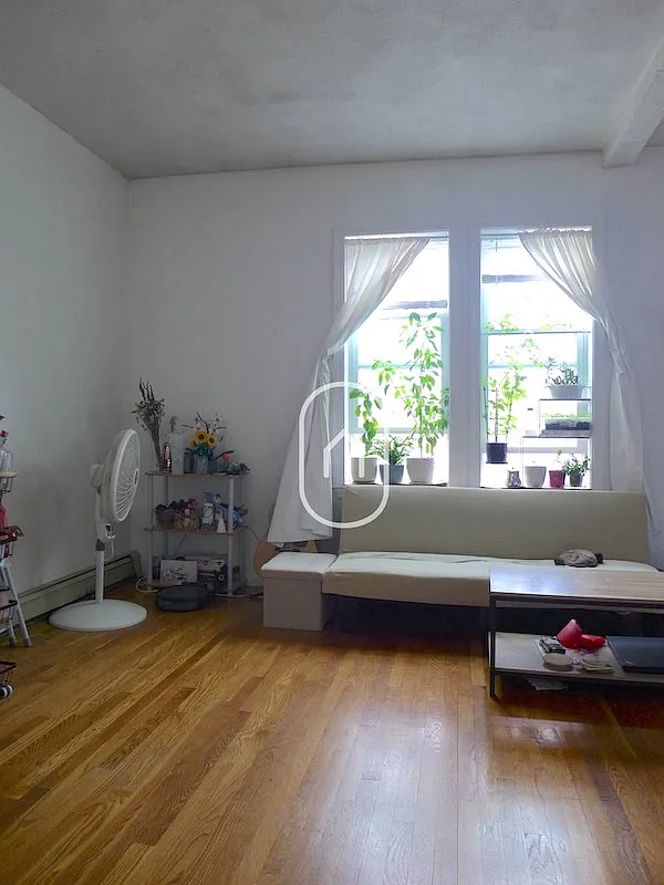 1 bed, 999 sqft, $2,400 — Photo 3