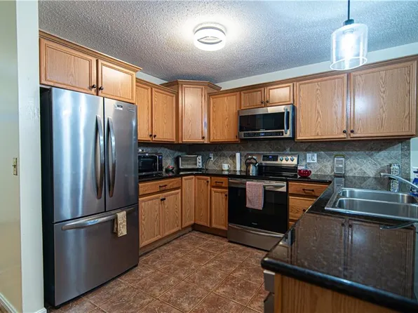 4 Smithfield Rd APT 17, North Providence, RI 02904