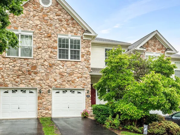 119 Fringetree Dr, West Chester, PA 19380