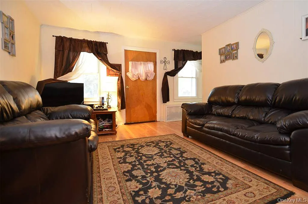 Studio, 1.0 bath, 1000 sqft, $1,900 — Photo 2