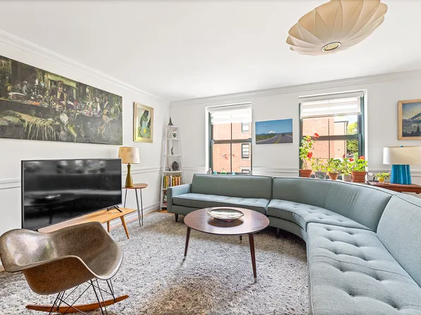 1139 Prospect Avenue image 1 of 12