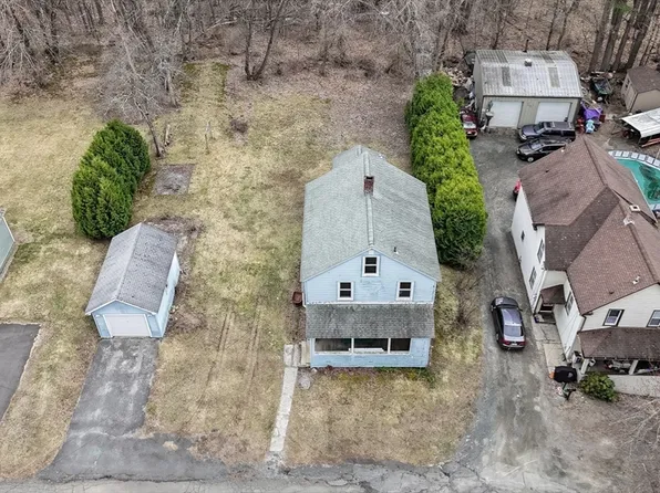 14 Dewey St, Easthampton, MA 01027