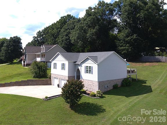 3rd image of 2135 Olde Farm Rd