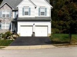 9015 Buttonwood Pl, Philadelphia, PA 19128