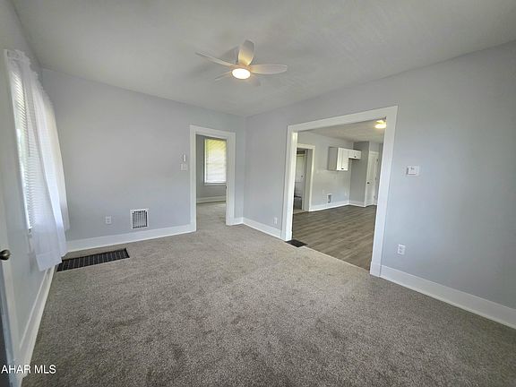4th image of 2700 Pine Ave